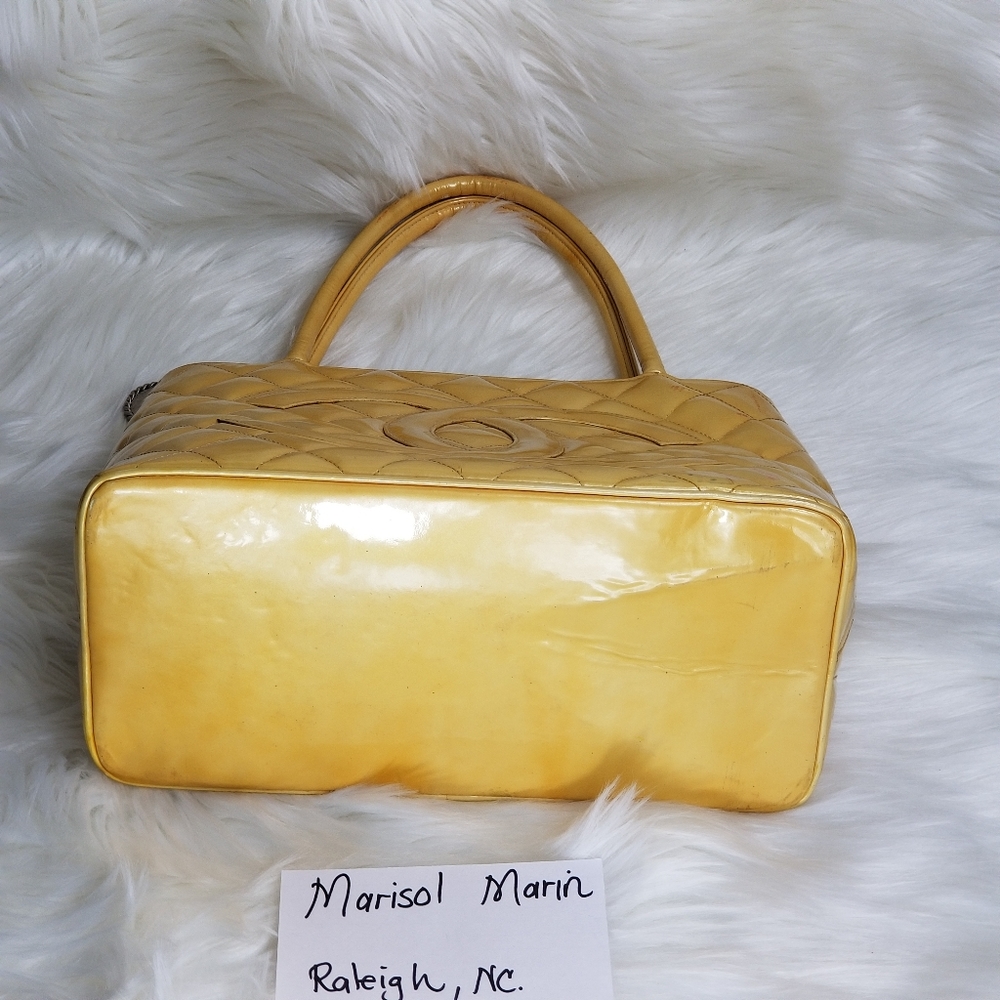 Chanel Medallion yellow silver patent leather tote - Picture 3 of 10